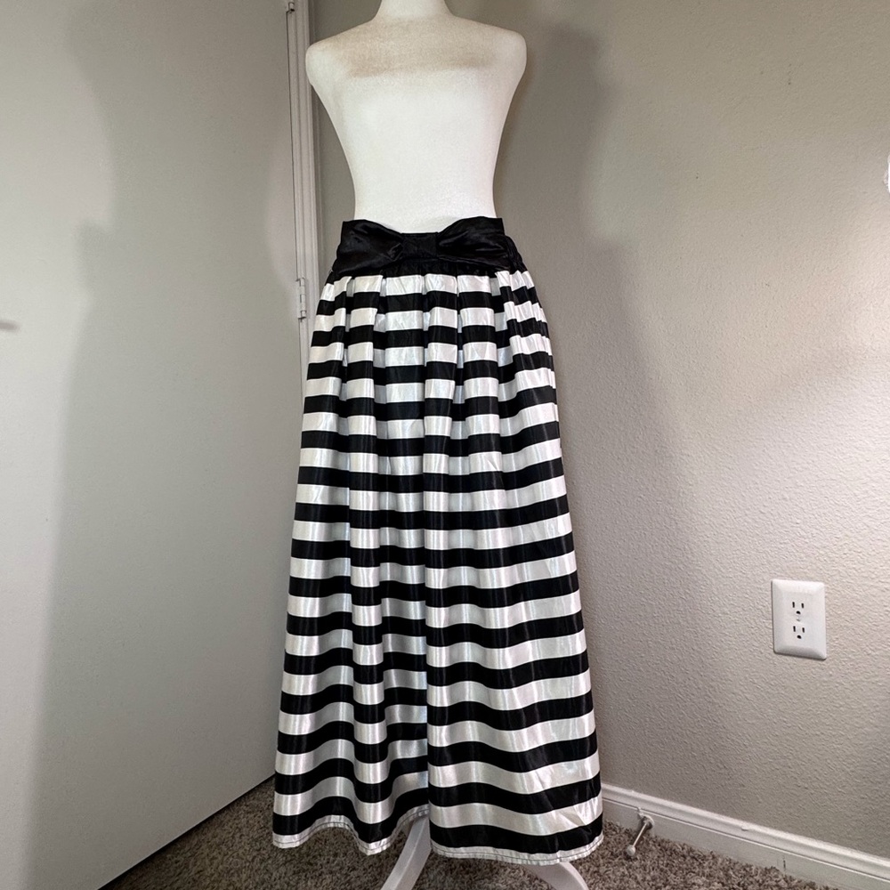 HER Destiny Black & White Striped Satin A-Line Maxi Skirt Sz XL